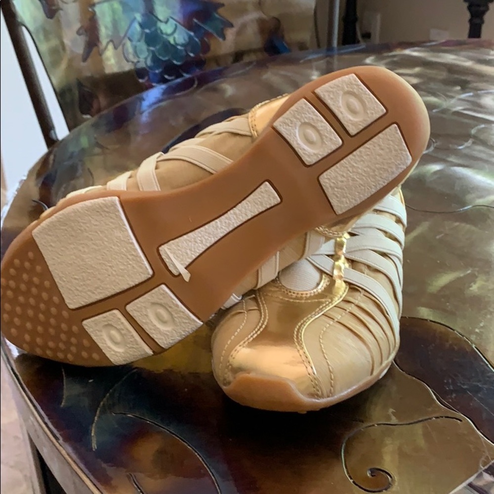 Sneakers - Picture 2 of 4